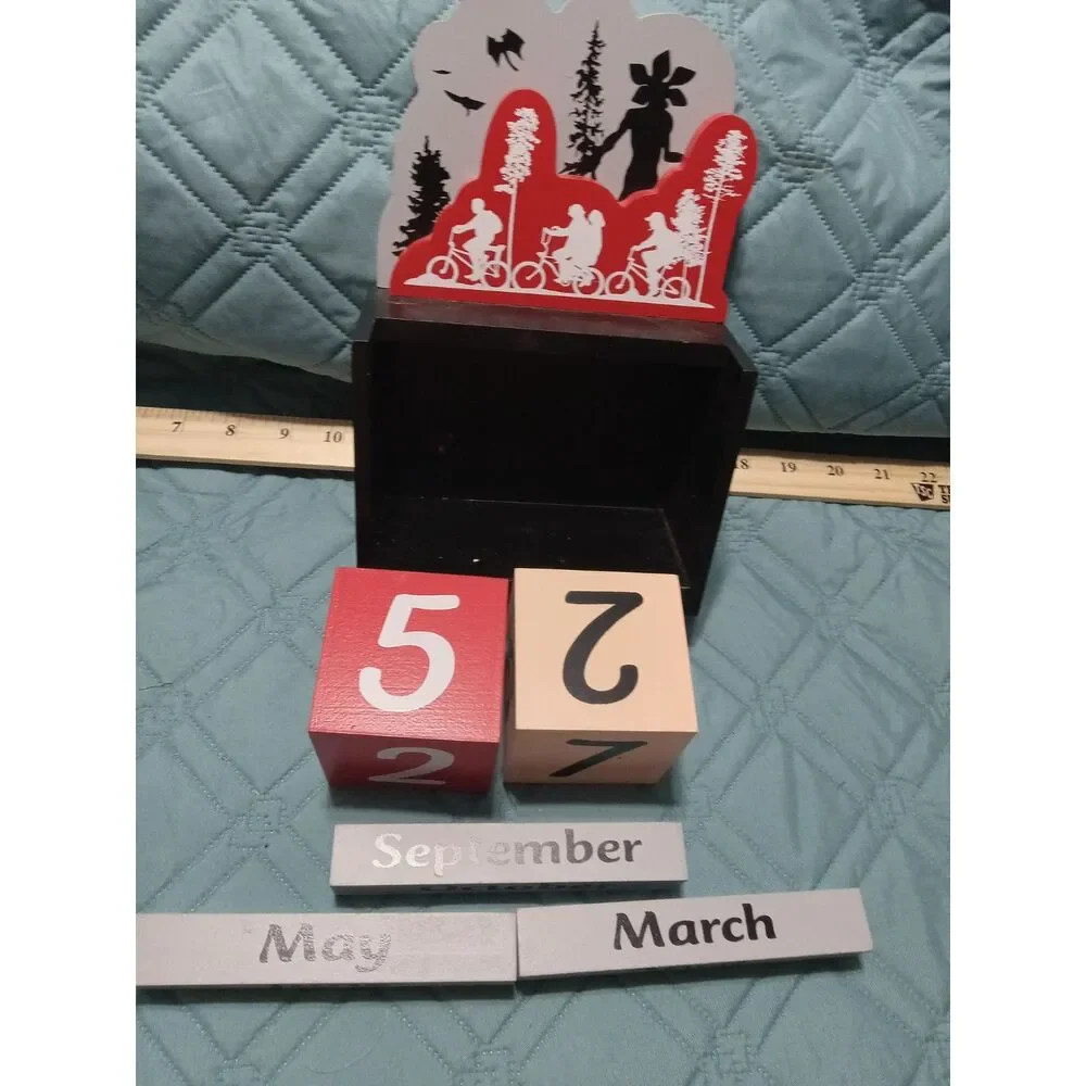 Stranger Things Block Calendar Perpetual Wood Dice Calendar Desk Display Scene